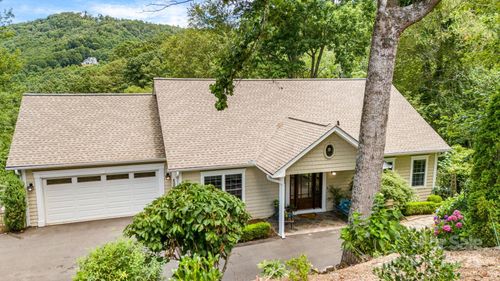 930 Sunlight Ridge Dr, Hendersonville, NC, 28792-9290 | Card Image