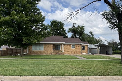 211 S 1st Ave, Minneapolis, KS, 67467-2811 | Card Image