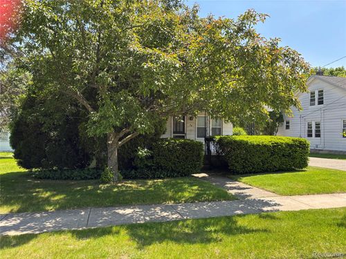 28 Lincoln St, Oxford, MI, 48371-3622 | Card Image