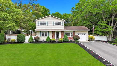 277 Magnolia Dr, Selden, NY, 11784-1329 | Card Image