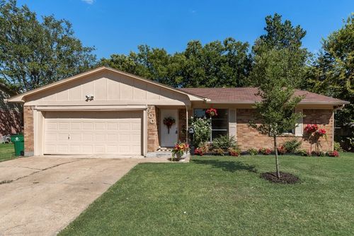 500 Kirven Ave, Waxahachie, TX, 75165-1832 | Card Image