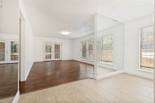 136-8560 Park Ln, Dallas, TX, 75231-6394 | Card Image