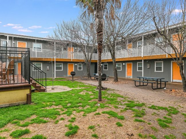 APT-120 - 2401 Manor Rd, Condo with 2 bedrooms, 1 bathrooms and 1 parking in Austin TX | Image 13
