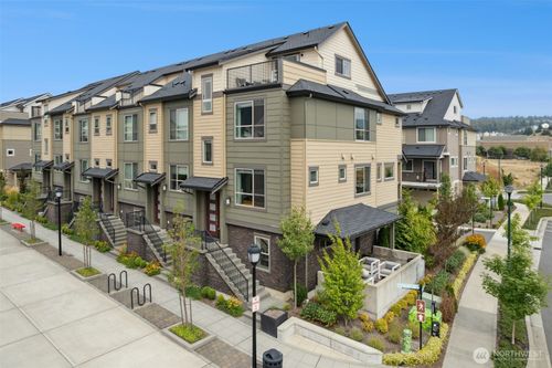 1048 7th Ave Ne, Issaquah, WA, 98029-5029 | Card Image