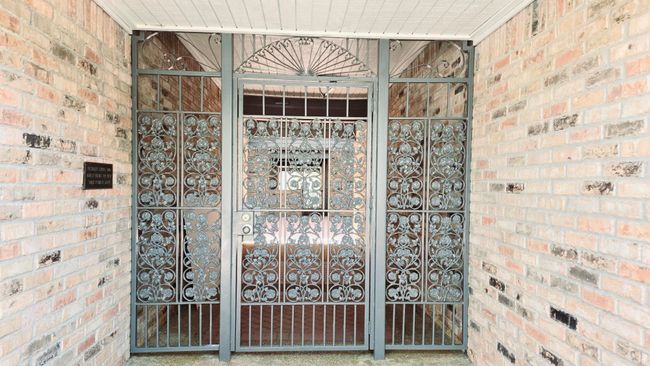 Gated Courtyard | Image 7