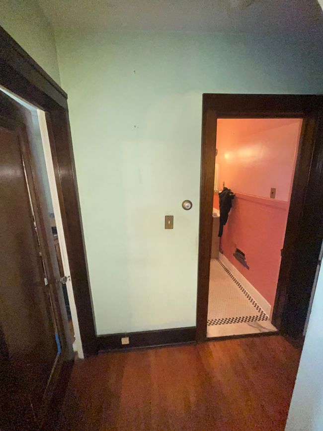 Upper unit bathroom | Image 16