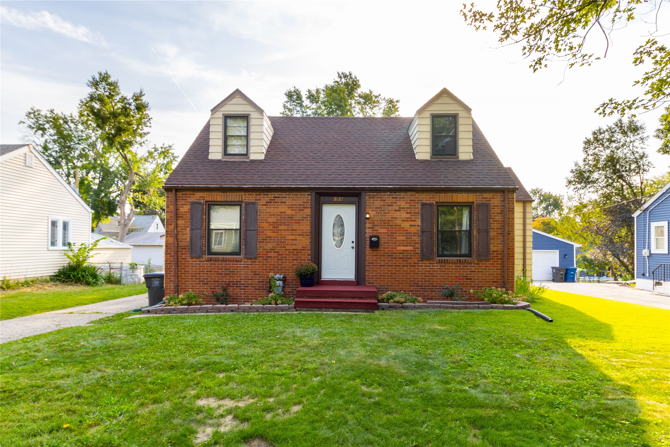 61st St, Des Moines, IA 50322