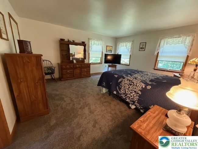9155 N Loop Rd, House other with 5 bedrooms, 4 bathrooms and null parking in Slatington PA | Image 18