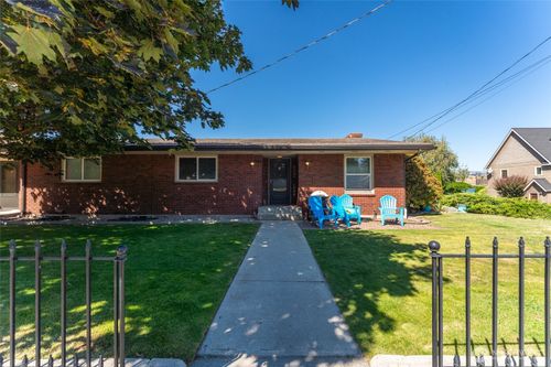 404 S 3rd St, Chelan, WA, 98816-9300 | Card Image
