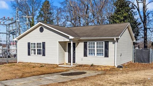 2313 Phillips Ave, Greensboro, NC, 27405-5382 | Card Image