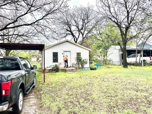 111 Summitt Ave, Graham, TX, 76450-2209 | Card Image