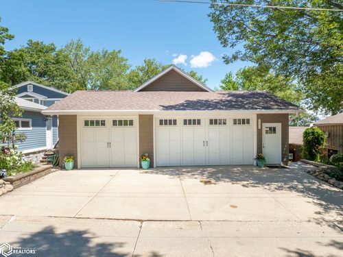 5500 Lakeview Dr, Clear Lake, IA, 50428-8632 | Card Image
