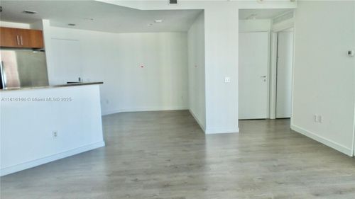 apt-2705-300 S Biscayne Blvd, Miami, FL, 33131-5339 | Card Image