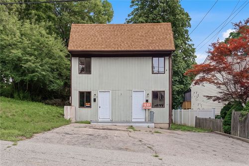 27 South St, West Warwick, RI, 02893-4609 | Card Image