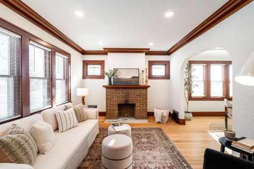 5813 S 112th St, Hales Corners, WI, 53130-1850 | Card Image