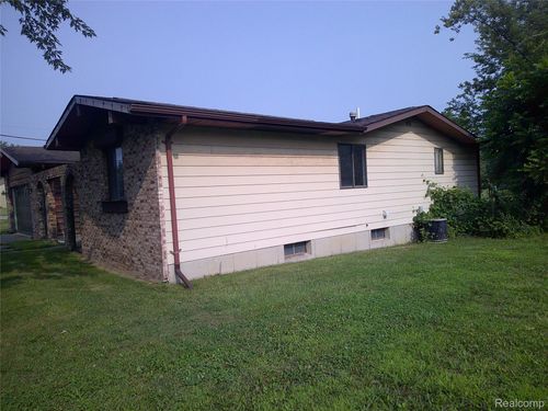 4269 E Atherton Rd, Burton, MI, 48519-1439 | Card Image