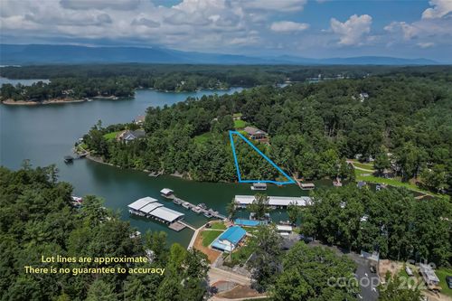 2076 Waterford Way, Morganton, NC, 28655-8225 | Card Image