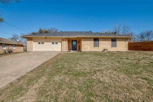 304 N Lyndalyn Ave, DeSoto, TX, 75115-5048 | Card Image