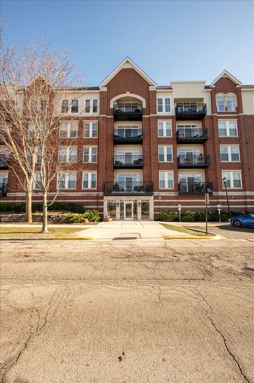 unit-204-7757 Van Buren St, Forest Park, IL, 60130-4806 | Card Image