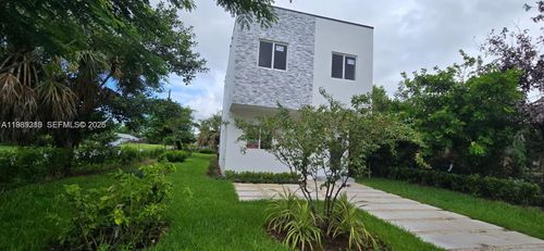 141 Nw 11th St, Pompano Beach, FL, 33060-5630 | Card Image