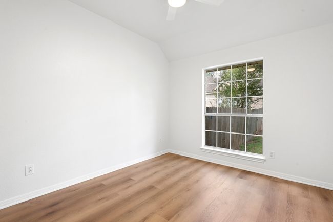Secondary bedroom | Image 16