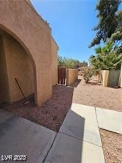 4217 Essex Green Ct, Las Vegas, NV, 89110-4538 | Card Image