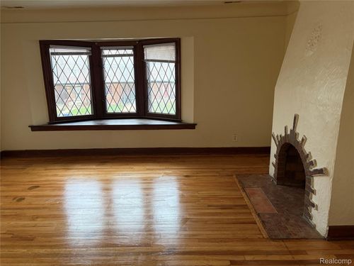 17189 Wisconsin St, Detroit, MI, 48221-2576 | Card Image