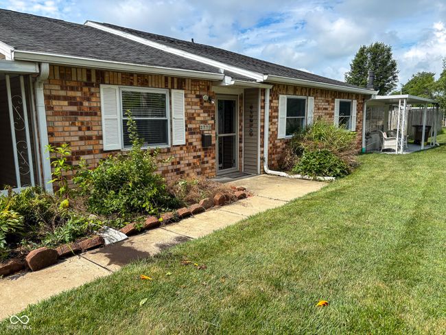 2770 Two Worlds Dr, Condo with 2 bedrooms, 2 bathrooms and null parking in Columbus IN | Image 4