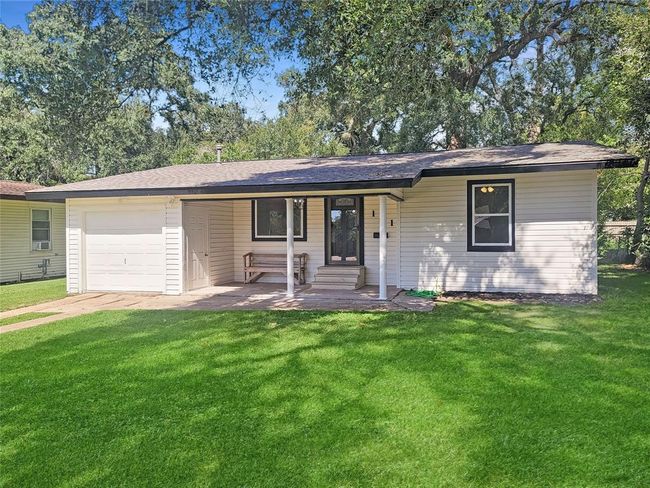 121 Wisteria St, House other with 3 bedrooms, 2 bathrooms and null parking in Lake Jackson TX | Image 21