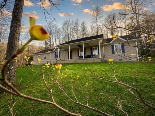 2563 Schoolhouse Hill Rd, Mount Vernon, KY, 40456-8151 | Card Image