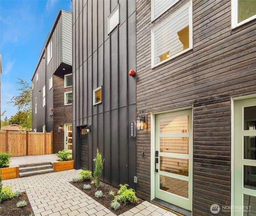 b-9033 8th Ave Nw, Seattle, WA, 98117-3202 | Card Image