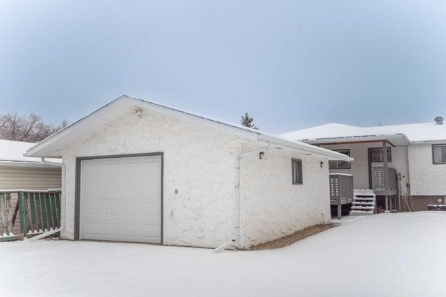 28 Neal Close, Home with 3 bedrooms, 2 bathrooms and 3 parking in Red Deer AB | Image 27