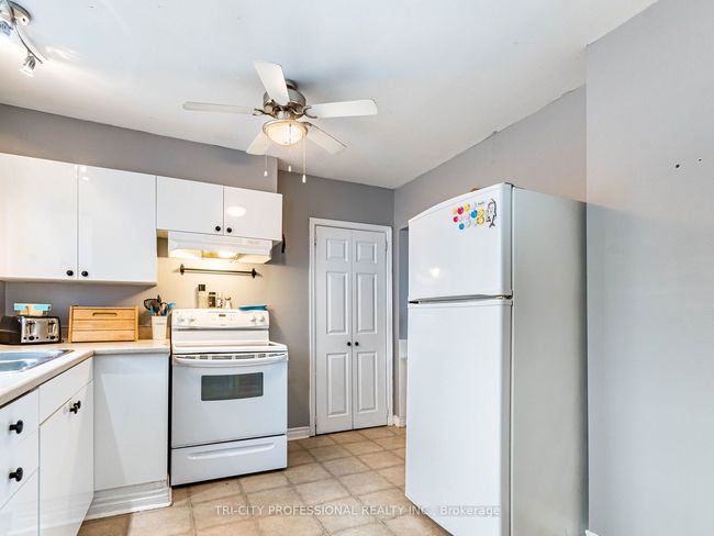 866 Krosno Blvd, House attached with 5 bedrooms, 2 bathrooms and 2 parking in Pickering ON | Image 11