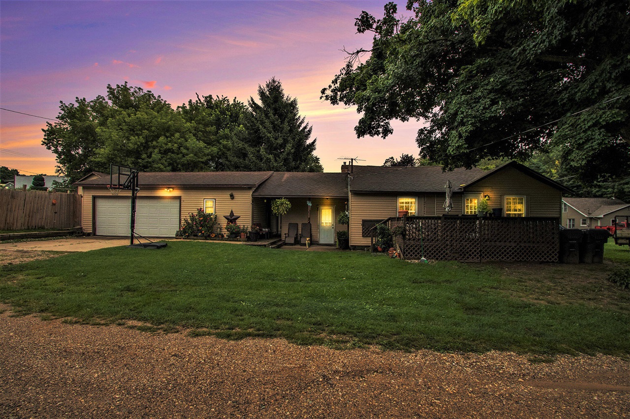 4th St, Benton Harbor, MI 49022