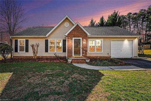 6812 Salem Quarter Rd, Belews Creek, NC, 27009-9106 | Card Image