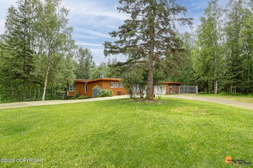 2201 Otter St, Anchorage, AK, 99504-2672 | Card Image
