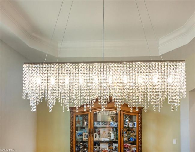 Beautiful lighting, complete with a dimmer switch | Image 15