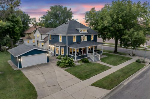 302 E 1st St, Fairmont, MN, 56031-2856 | Card Image