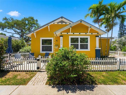 2005 3rd St S, ST PETERSBURG, FL, 33705-2711 | Card Image