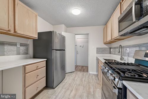 223-2500 N Van Dorn St, ALEXANDRIA, VA, 22302-1600 | Card Image