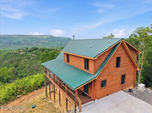 2266 Lone Ridge Dr, Sevierville, TN, 37862-8721 | Card Image