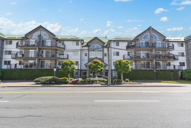 213 - 32044 Old Yale Road, Condo with 2 bedrooms, 2 bathrooms and 1 parking in Abbotsford BC | Image 1