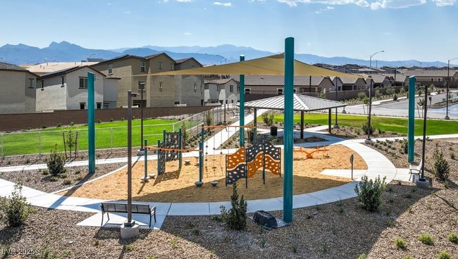 Communal playground and 11 acre park | Image 13