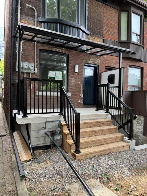 370 Lippincott St, Toronto, ON, M5S2P7 | Card Image