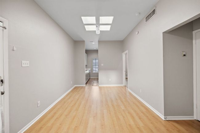 APT-302 - 712 Graham Pl, Condo with 2 bedrooms, 2 bathrooms and null parking in Austin TX | Image 6