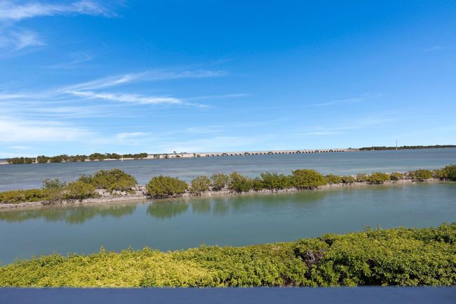 2104 Marina Villas Dr, Condo with 2 bedrooms, 3 bathrooms and null parking in Duck Key FL | Image 29