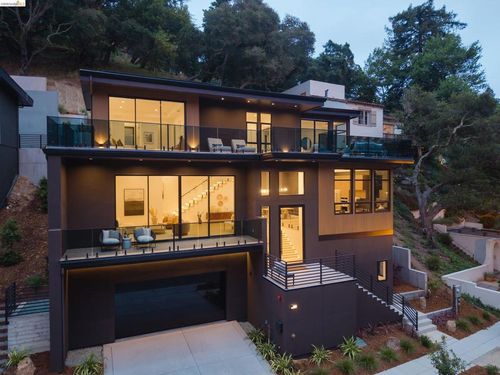 1667 Trestle Glen Rd, Oakland, CA, 94610-1843 | Card Image