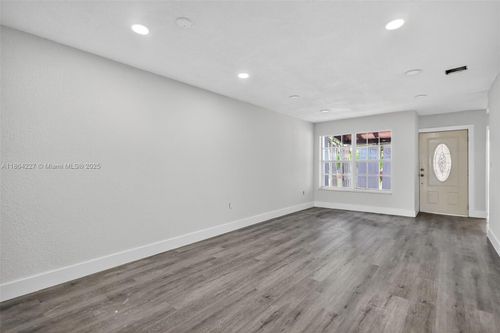 6566 W 2nd Ct, Hialeah, FL, 33012-6724 | Card Image