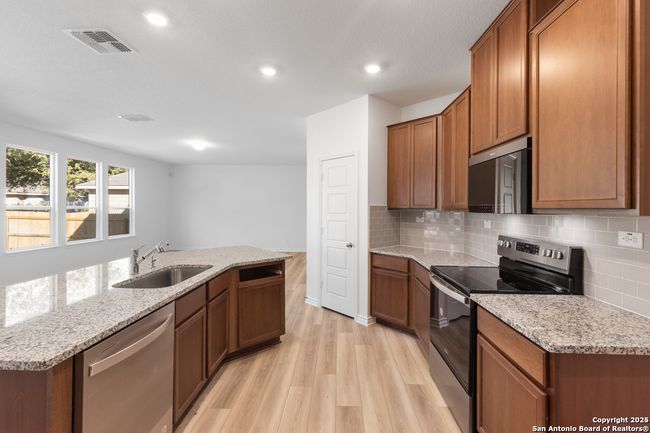 729 Maxwell Hts, House other with 3 bedrooms, 3 bathrooms and null parking in San Antonio TX | Image 9