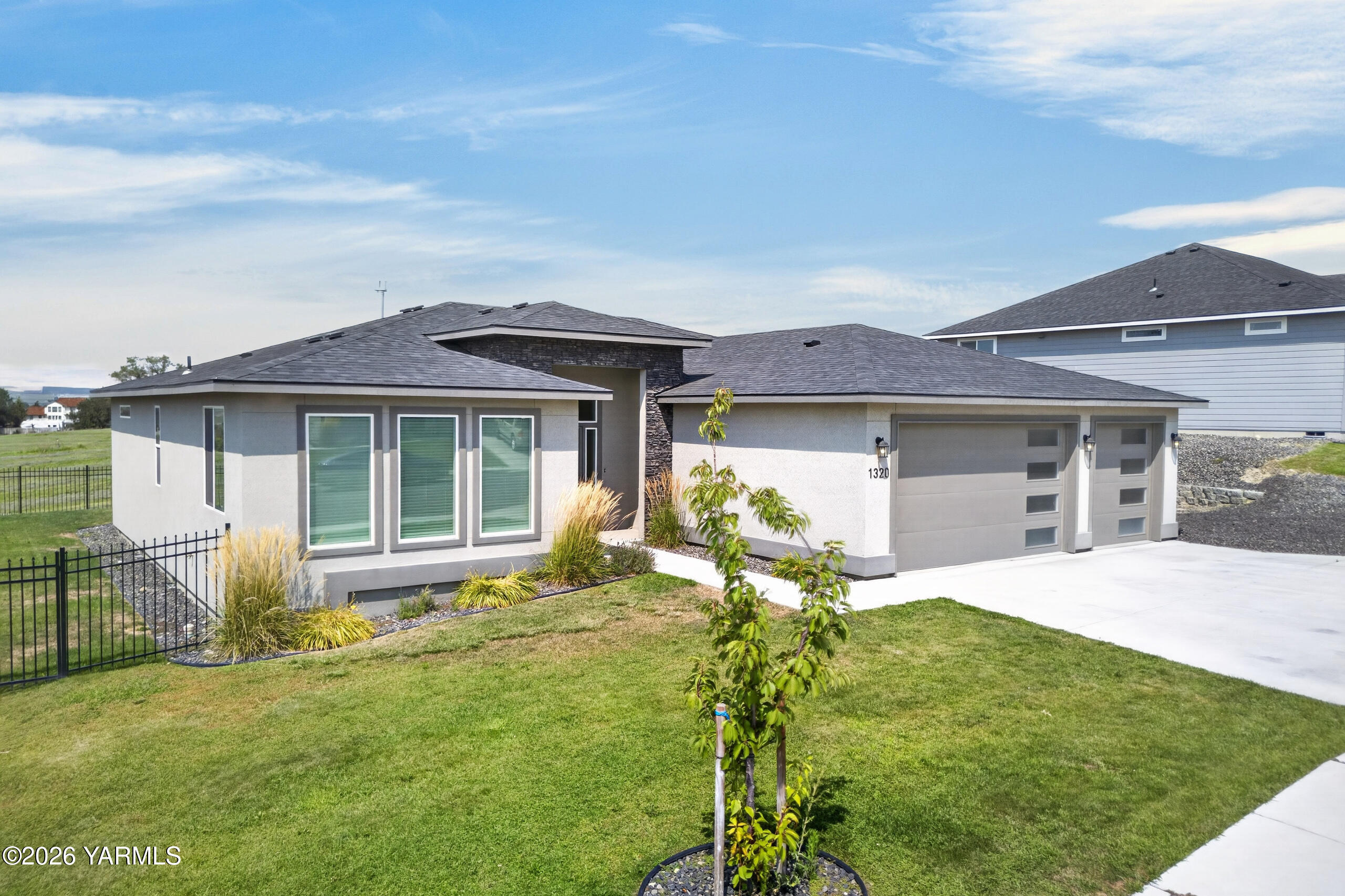 Residential in Sunnyside 4